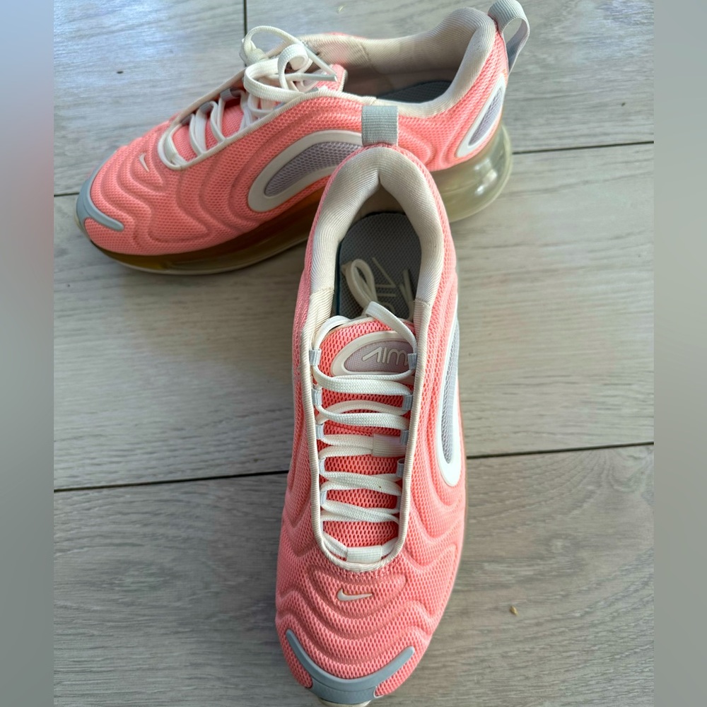 NWOT Nike